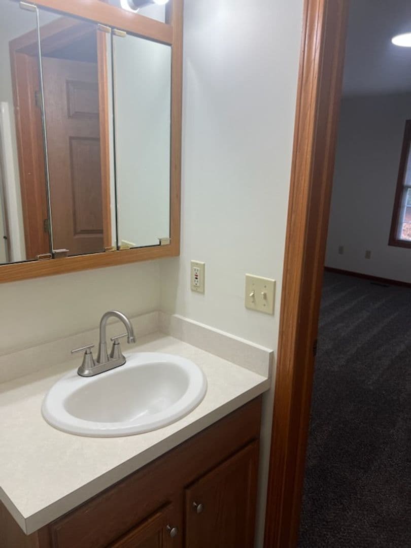 Norton Apartment: 3953 & 3954 Mt. Vernon Blvd.