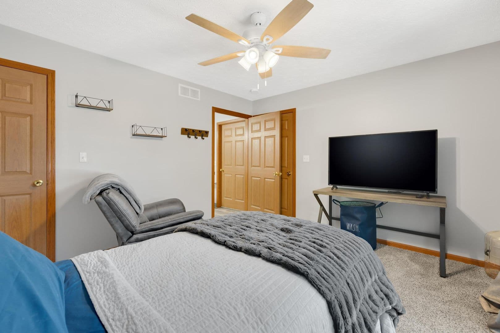 Norton Apartment: 3953 & 3954 Mt. Vernon Blvd.