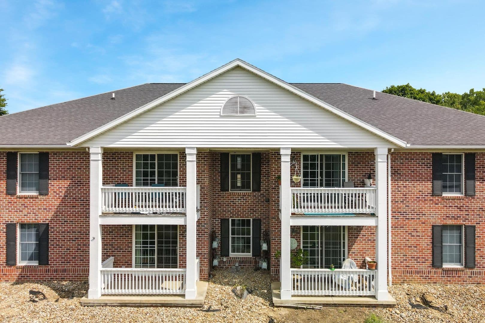 Norton Apartment: 3953 & 3954 Mt. Vernon Blvd.