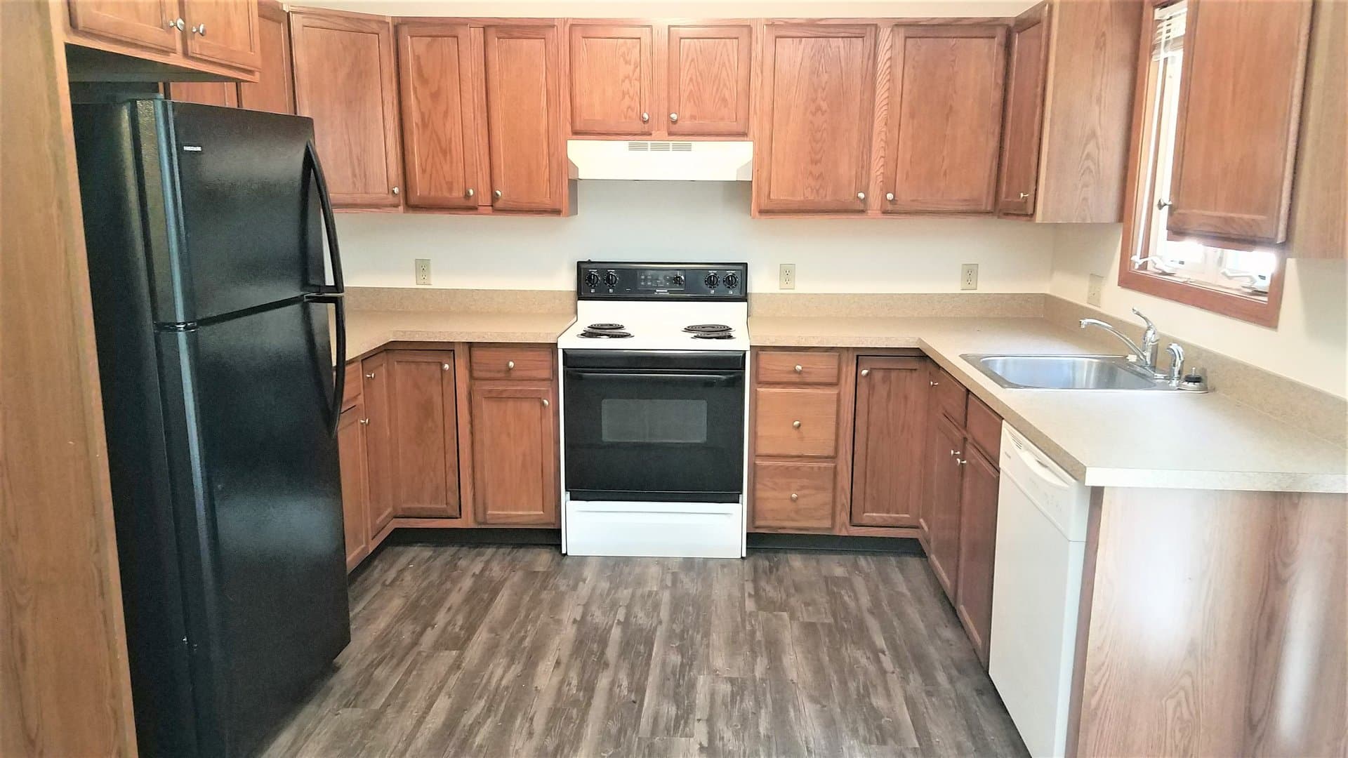 Norton Apartment: 3919-3943 Long Dr.