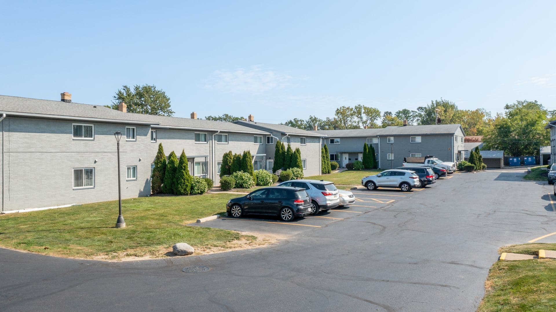 Mentor Apartment: 7950 Mentor Ave