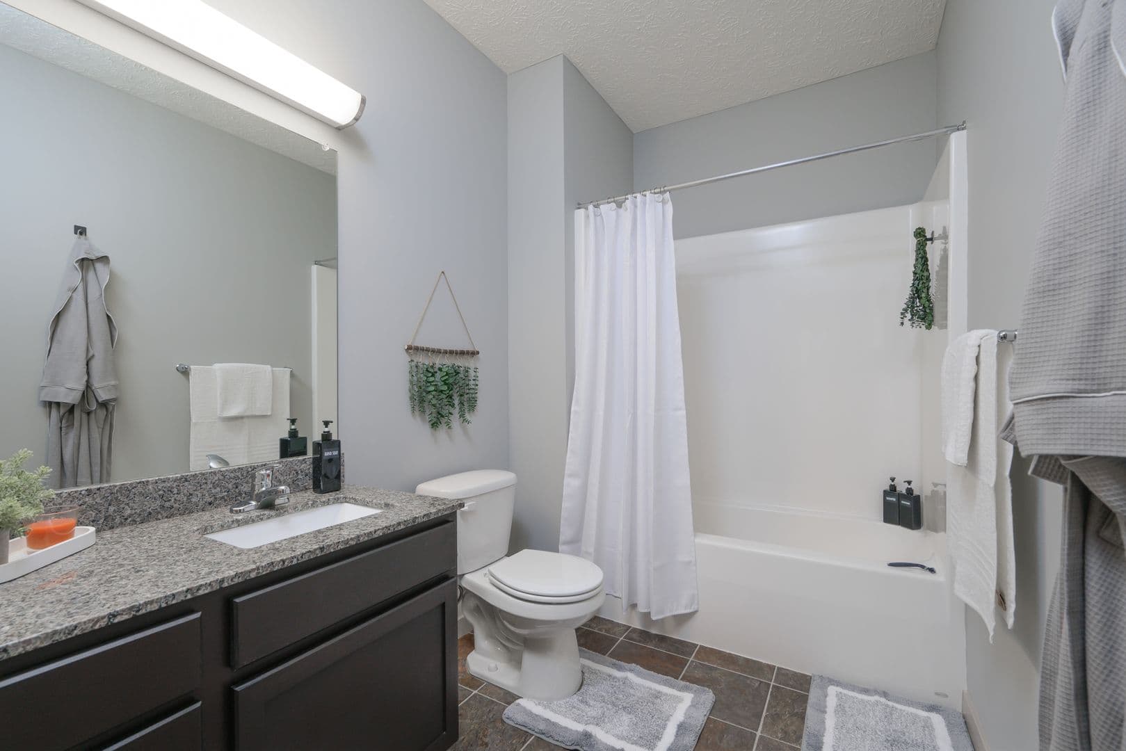 Akron Apartment: 401 S. Main St.