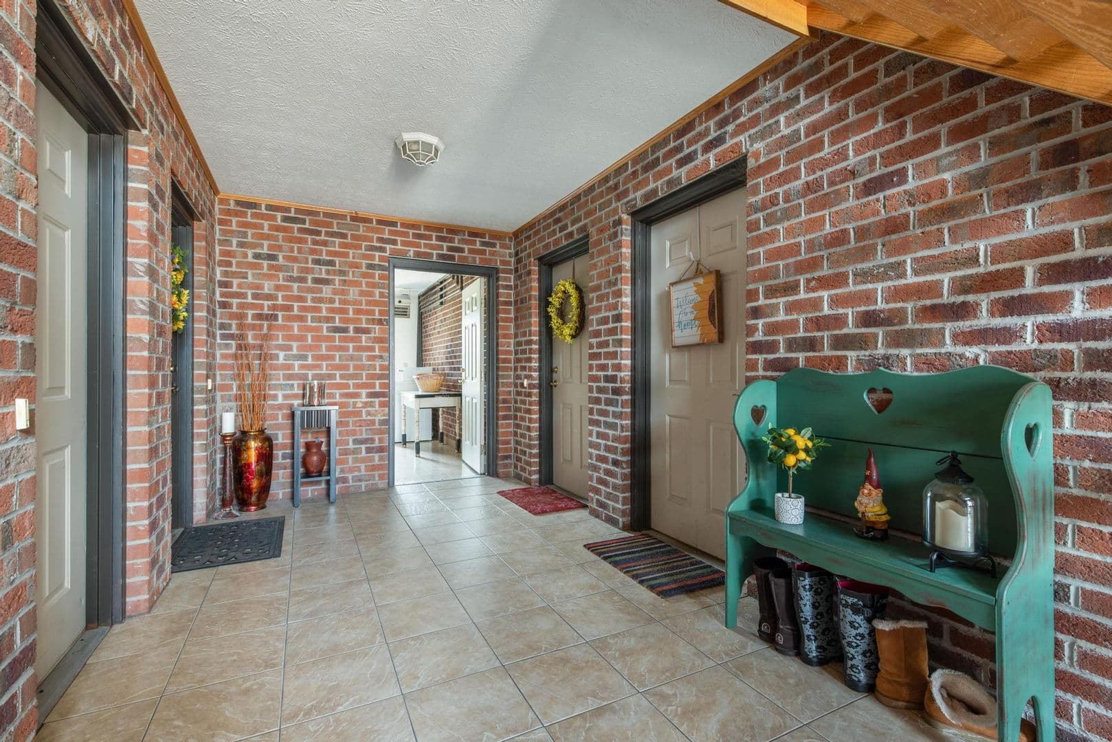 Norton Apartment: 3953 & 3954 Mt. Vernon Blvd.