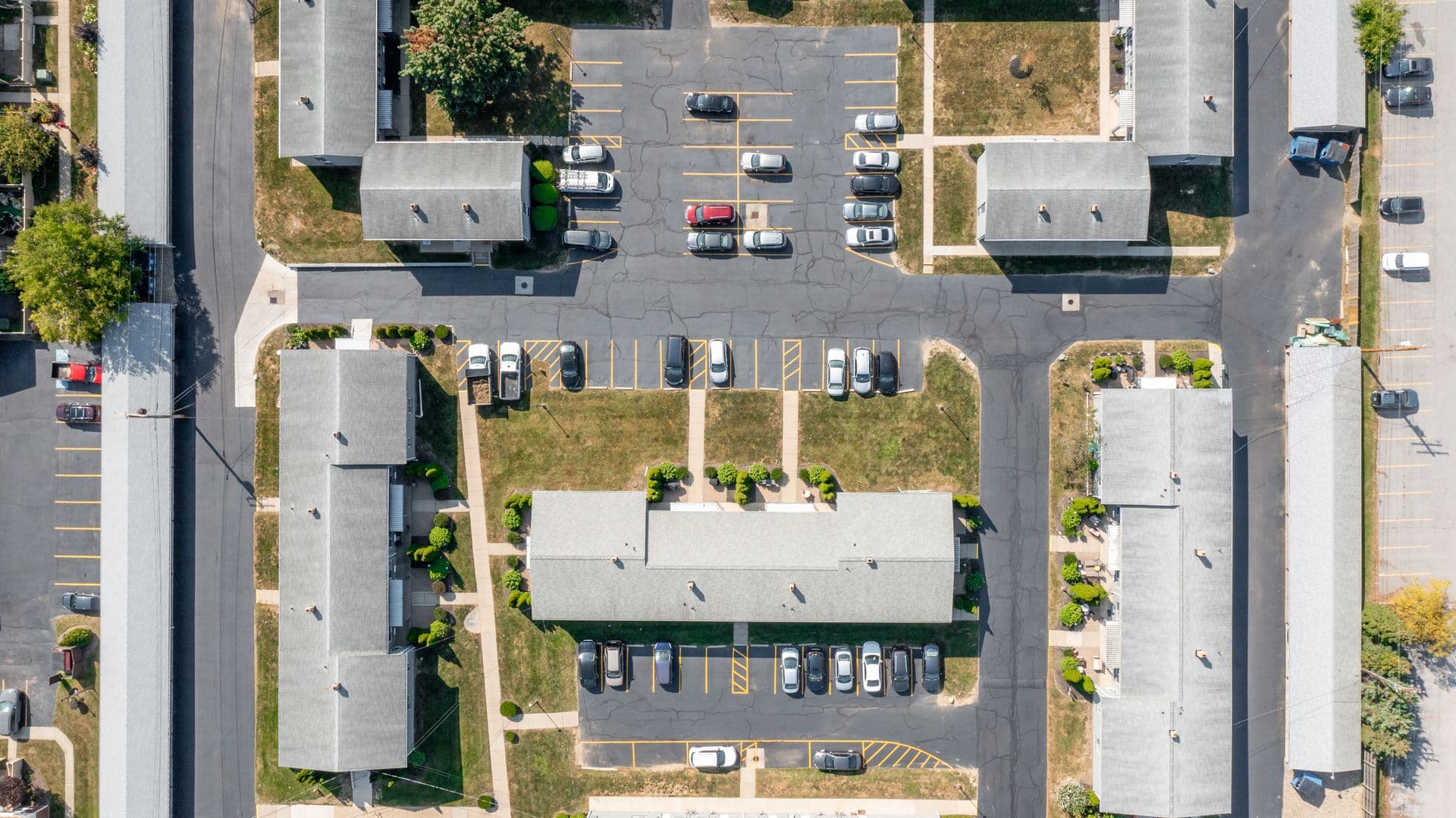 Mentor Apartment: 7950 Mentor Ave