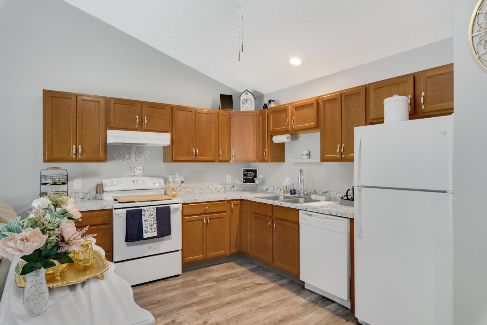 Norton Apartment: 3953 & 3954 Mt. Vernon Blvd.