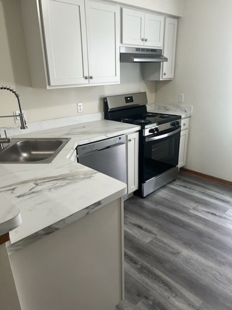 Norton Apartment: 3919-3943 Long Dr.