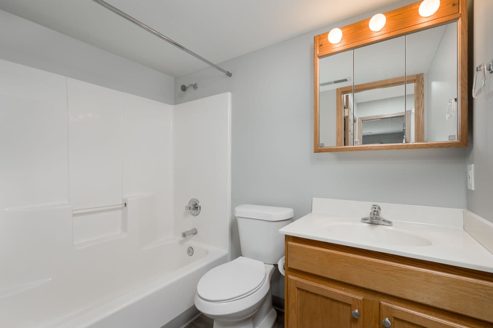 Norton Apartment: 3953 & 3954 Mt. Vernon Blvd.