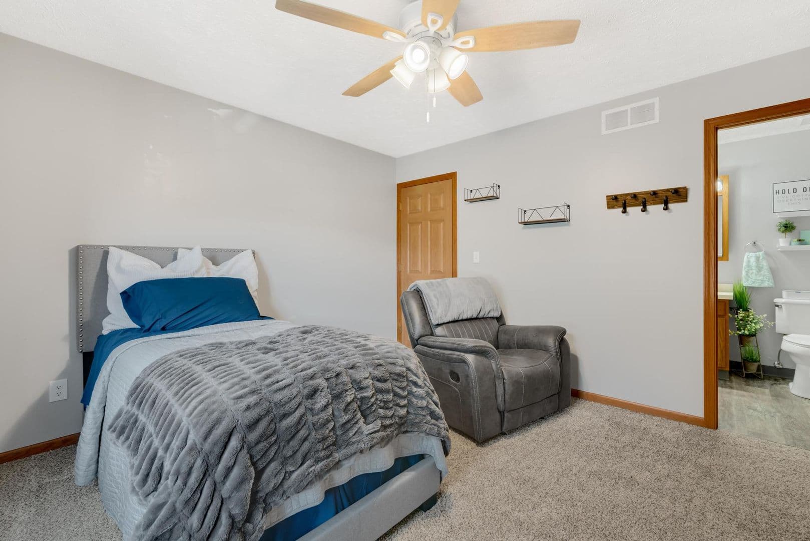 Norton Apartment: 3953 & 3954 Mt. Vernon Blvd.