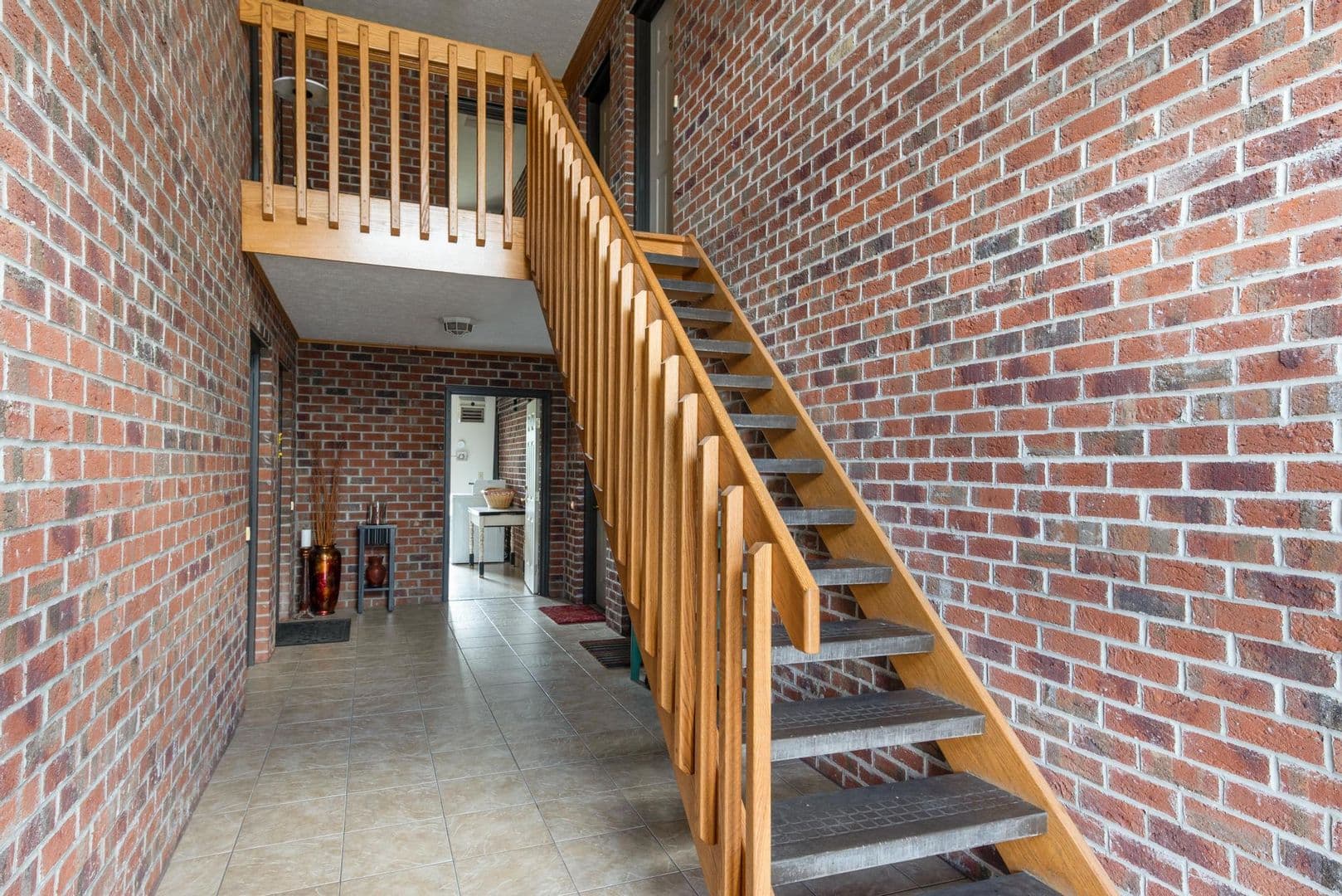 Norton Apartment: 3953 & 3954 Mt. Vernon Blvd.