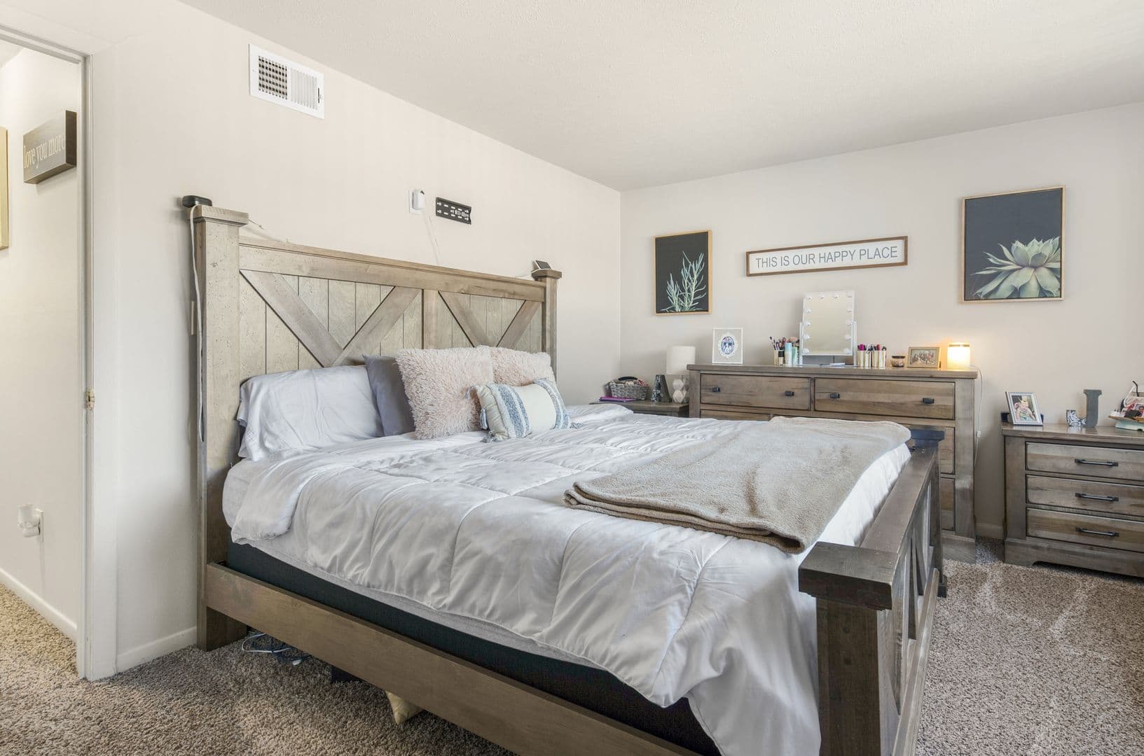 Mentor Apartment: 7950 Mentor Ave