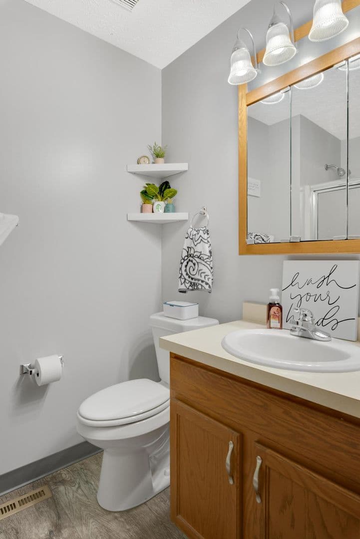 Norton Apartment: 3953 & 3954 Mt. Vernon Blvd.