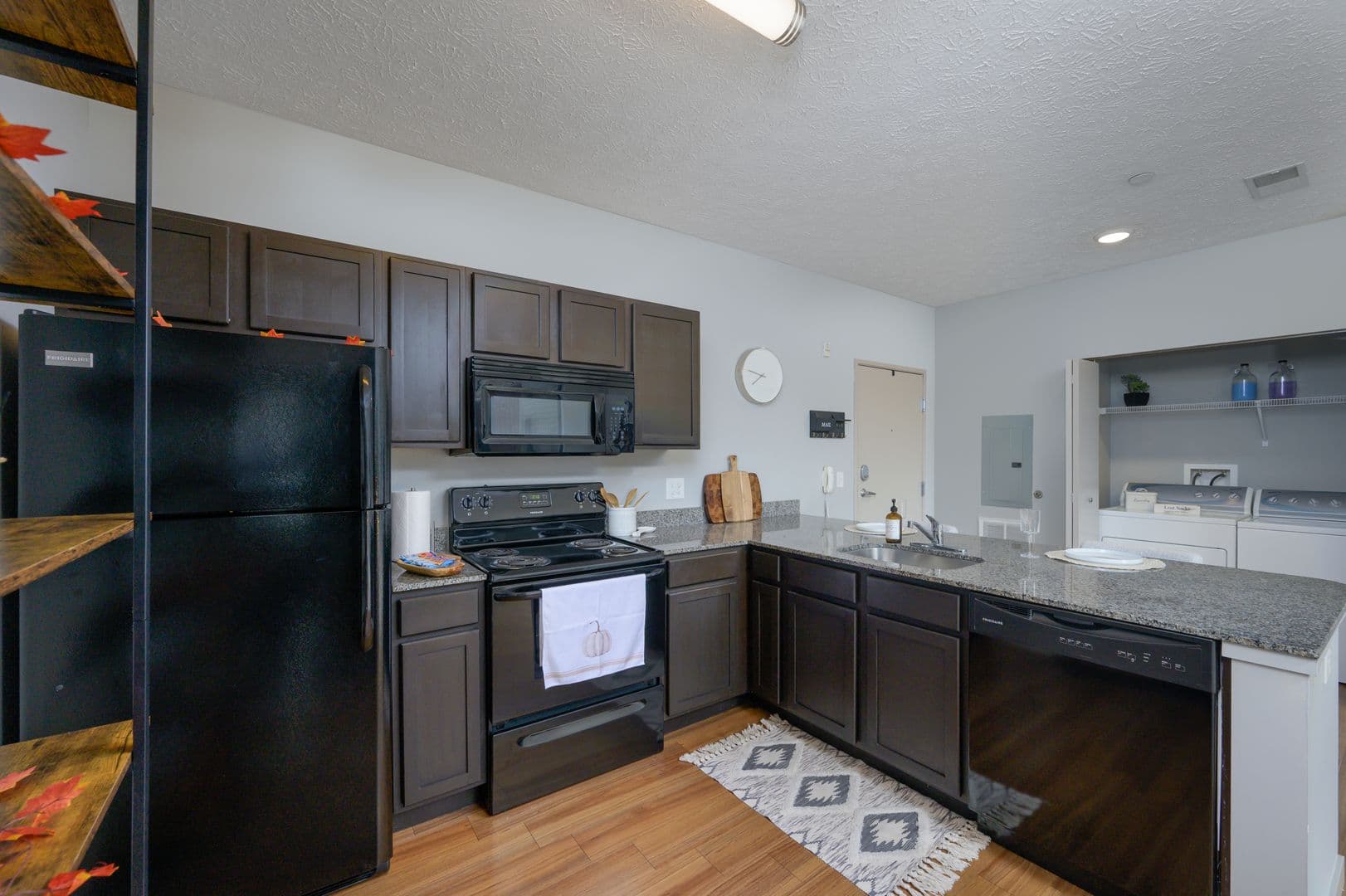 Akron Apartment: 401 S. Main St.