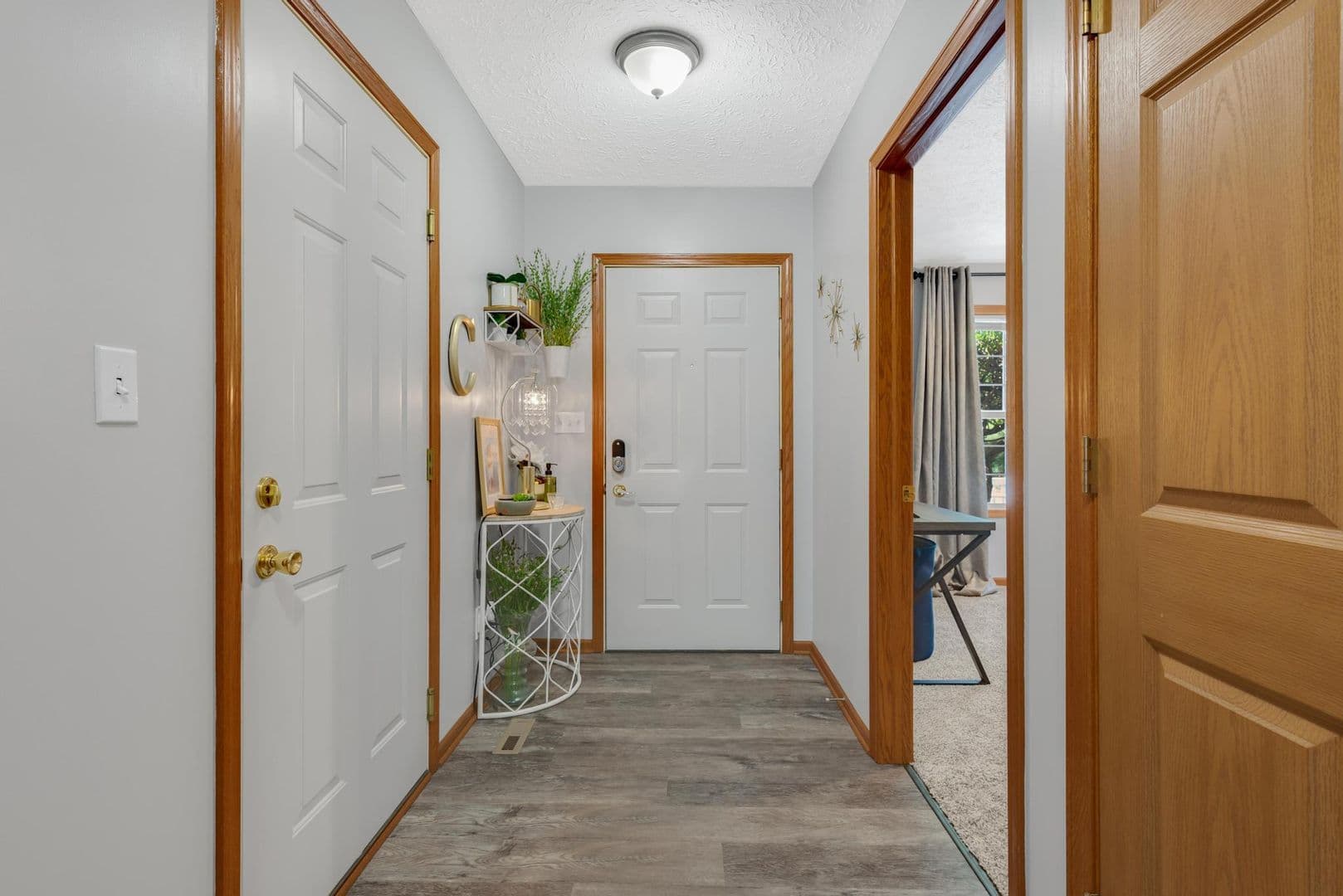 Norton Apartment: 3953 & 3954 Mt. Vernon Blvd.