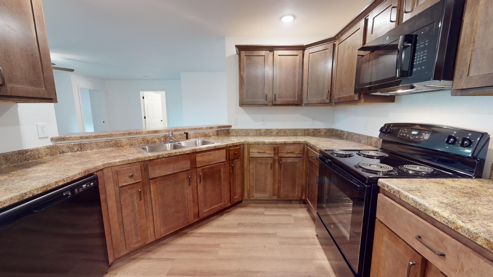Lebanon Apartment: Laclede Ave