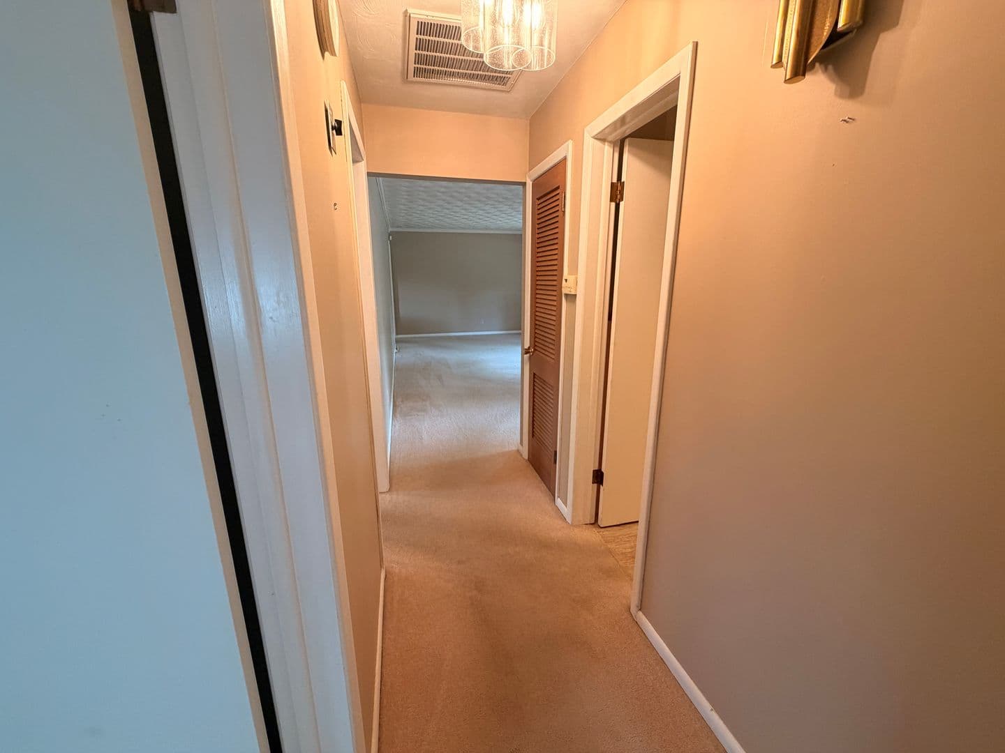 Springfield House: 2053 S. Kimbrough Ave