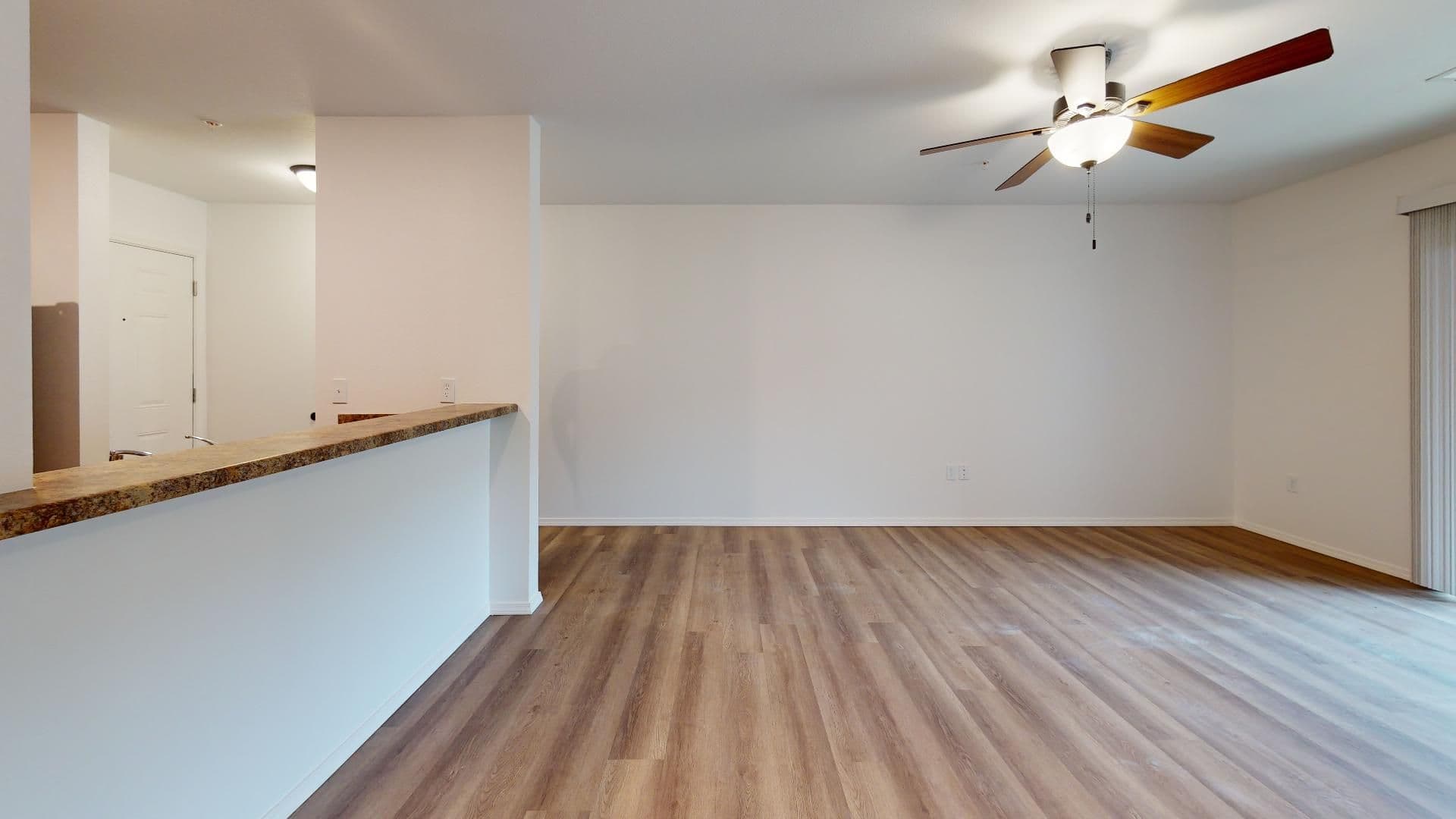 Lebanon Apartment: Laclede Ave