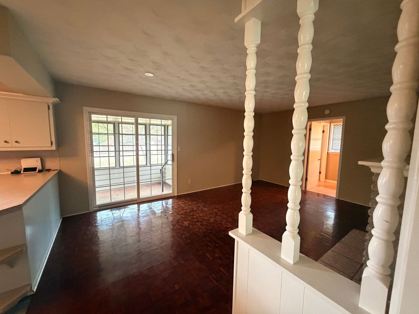 Springfield House: 2053 S. Kimbrough Ave