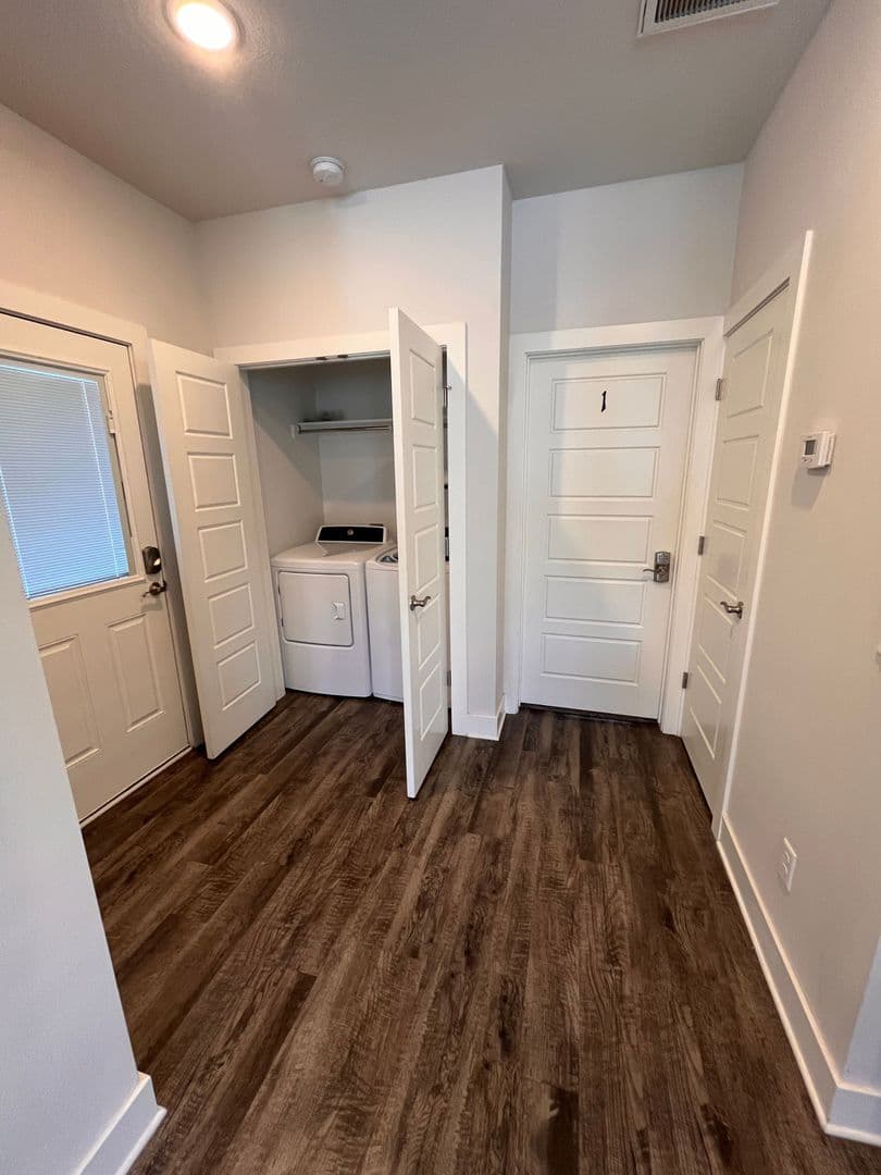 Springfield Apartment: 540 S. Kickapoo