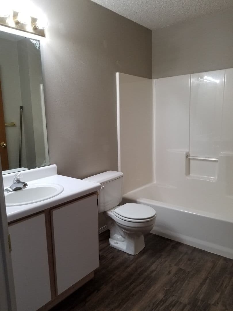 Nixa Apartment: 1016 N Pheasant Run