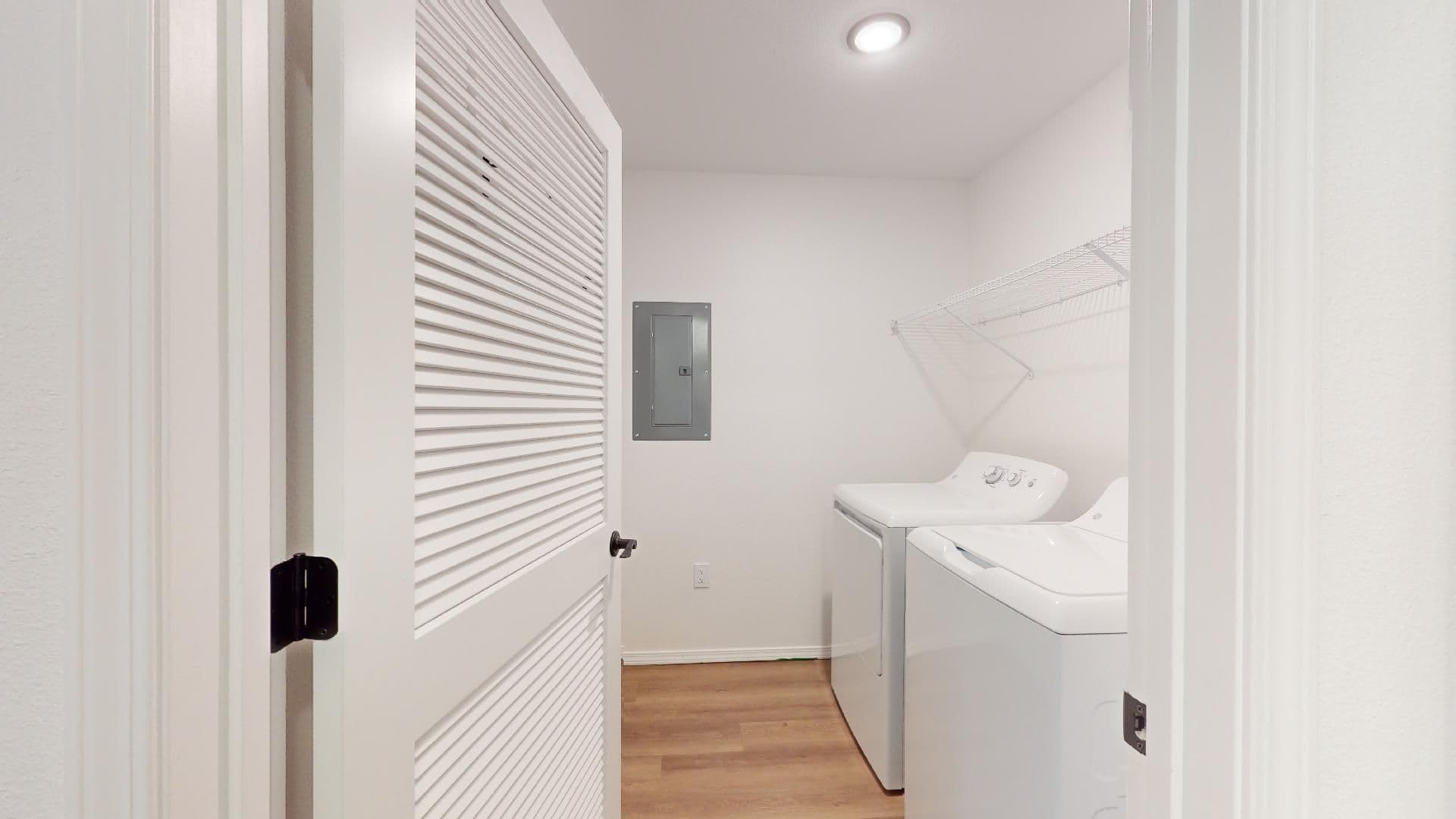 Lebanon Apartment: Laclede Ave