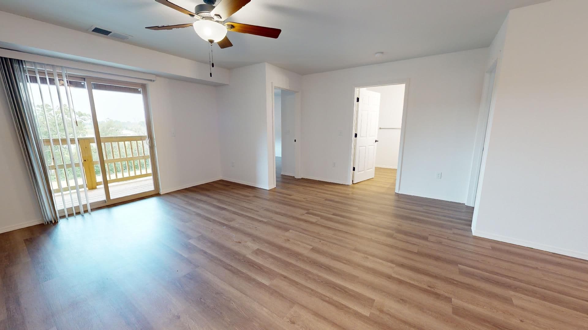 Lebanon Apartment: Laclede Ave