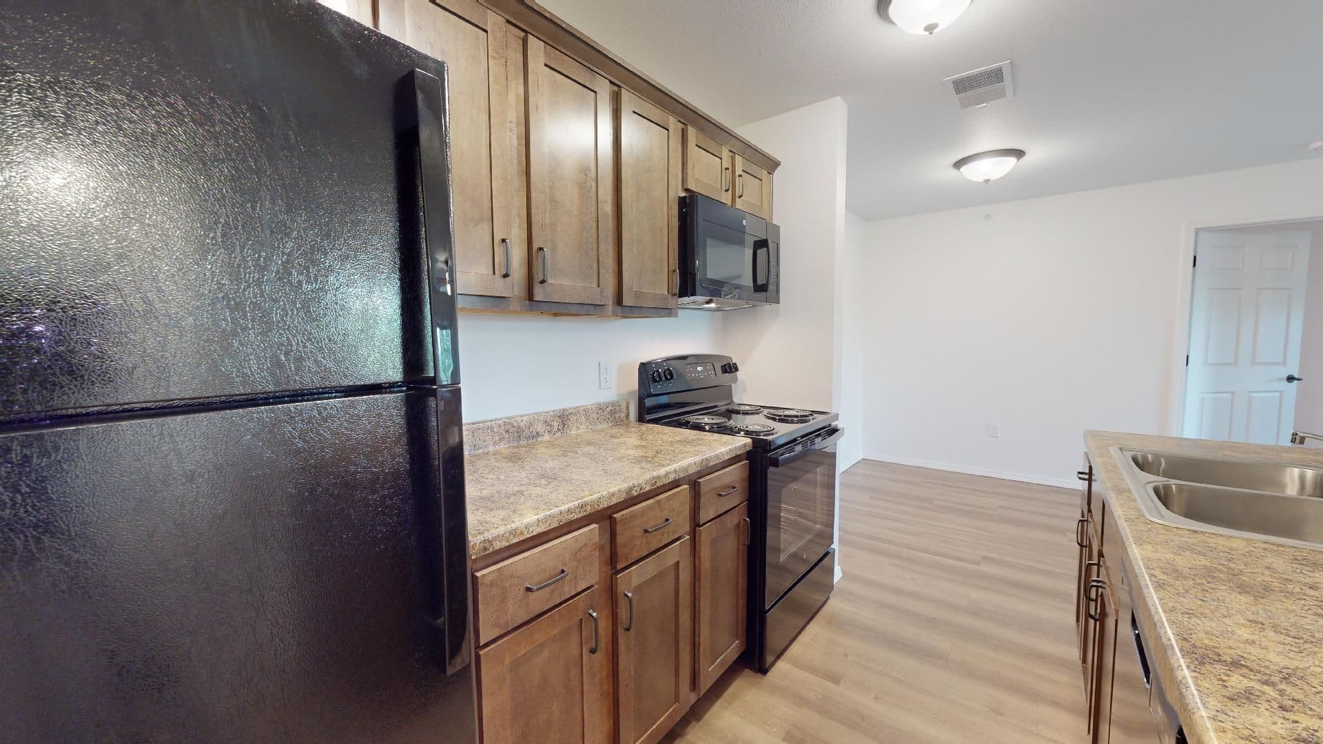 Lebanon Apartment: Laclede Ave