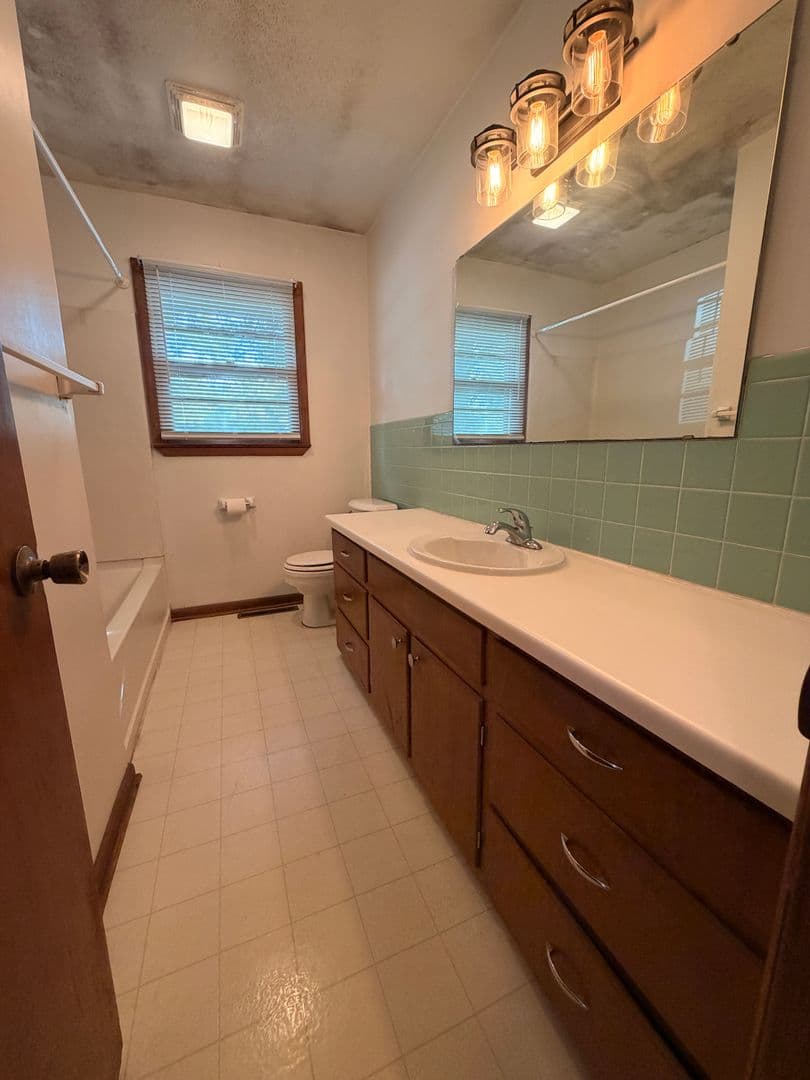 Springfield House: 1333 S. Cedarbrook Ave