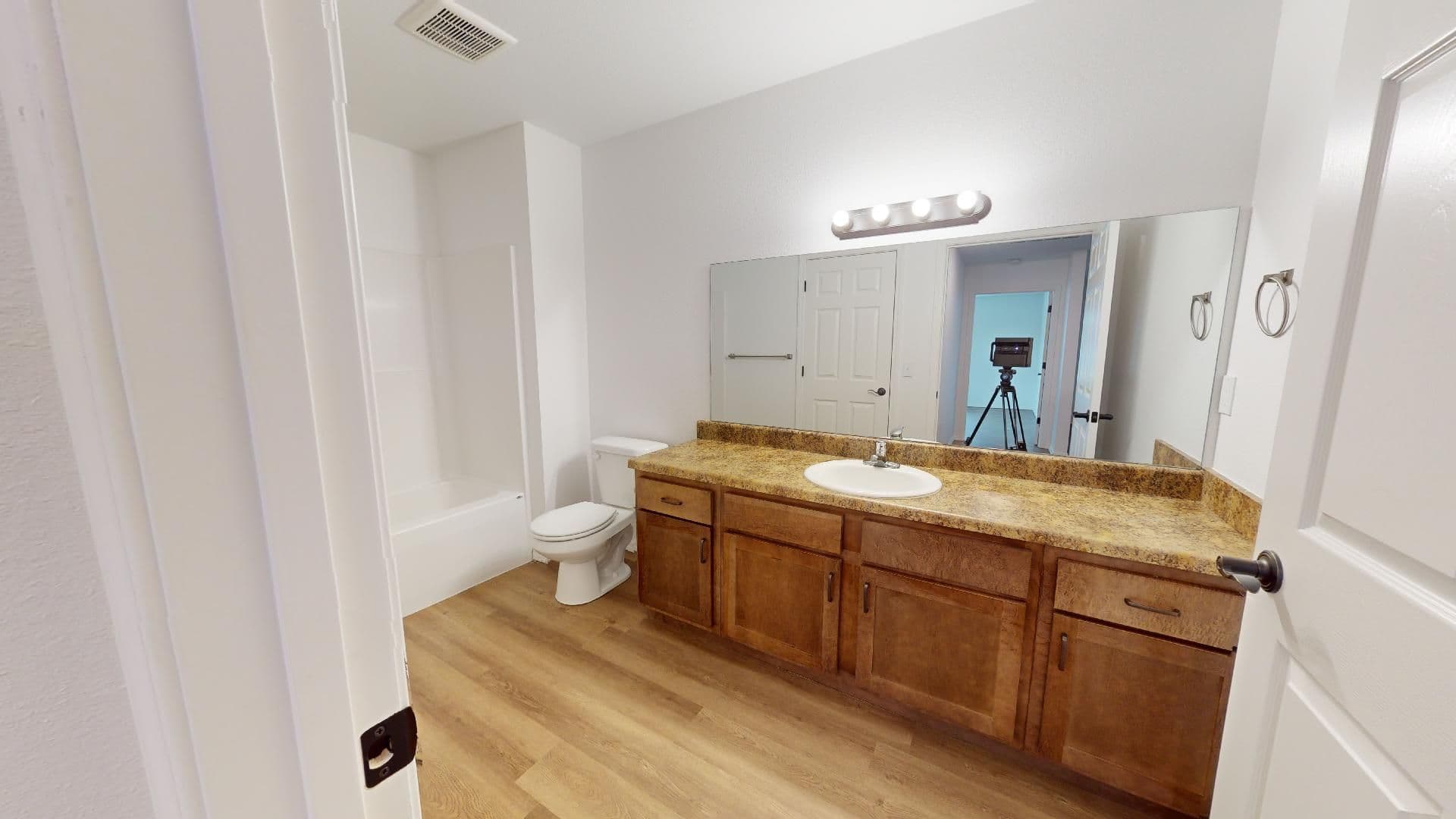 Lebanon Apartment: Laclede Ave