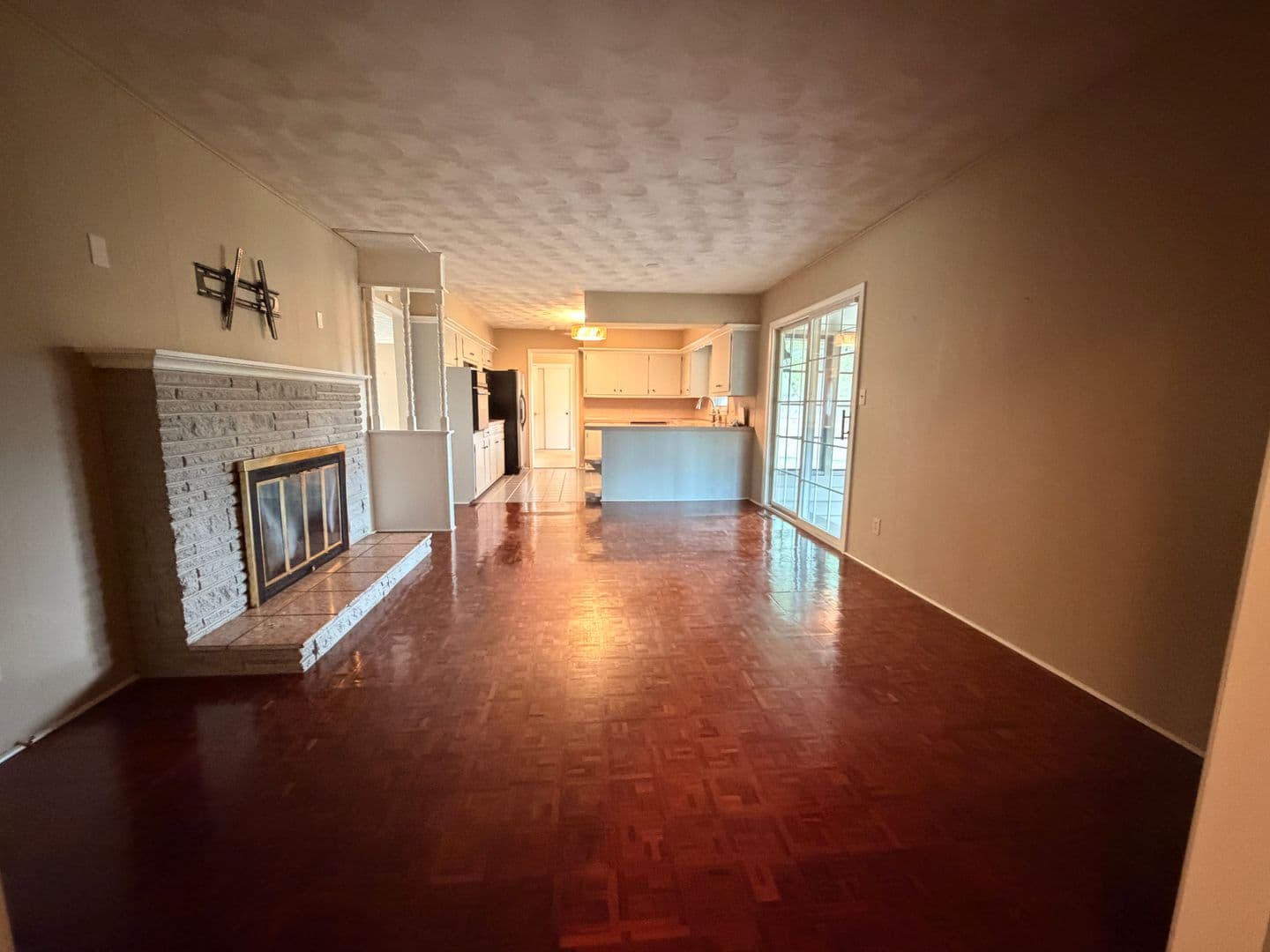 Springfield House: 2053 S. Kimbrough Ave