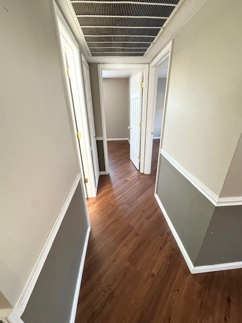 Lebanon Apartment: Laclede Ave