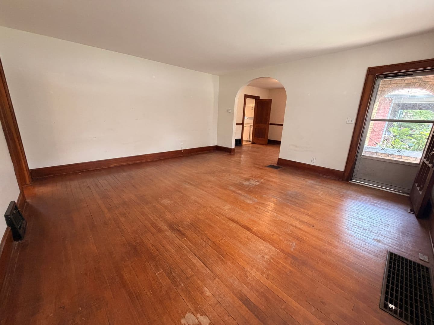 Springfield House: 1325 S. National