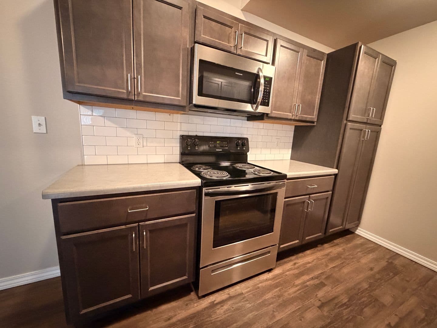 Springfield Apartment: 2013 E. Cherry St.