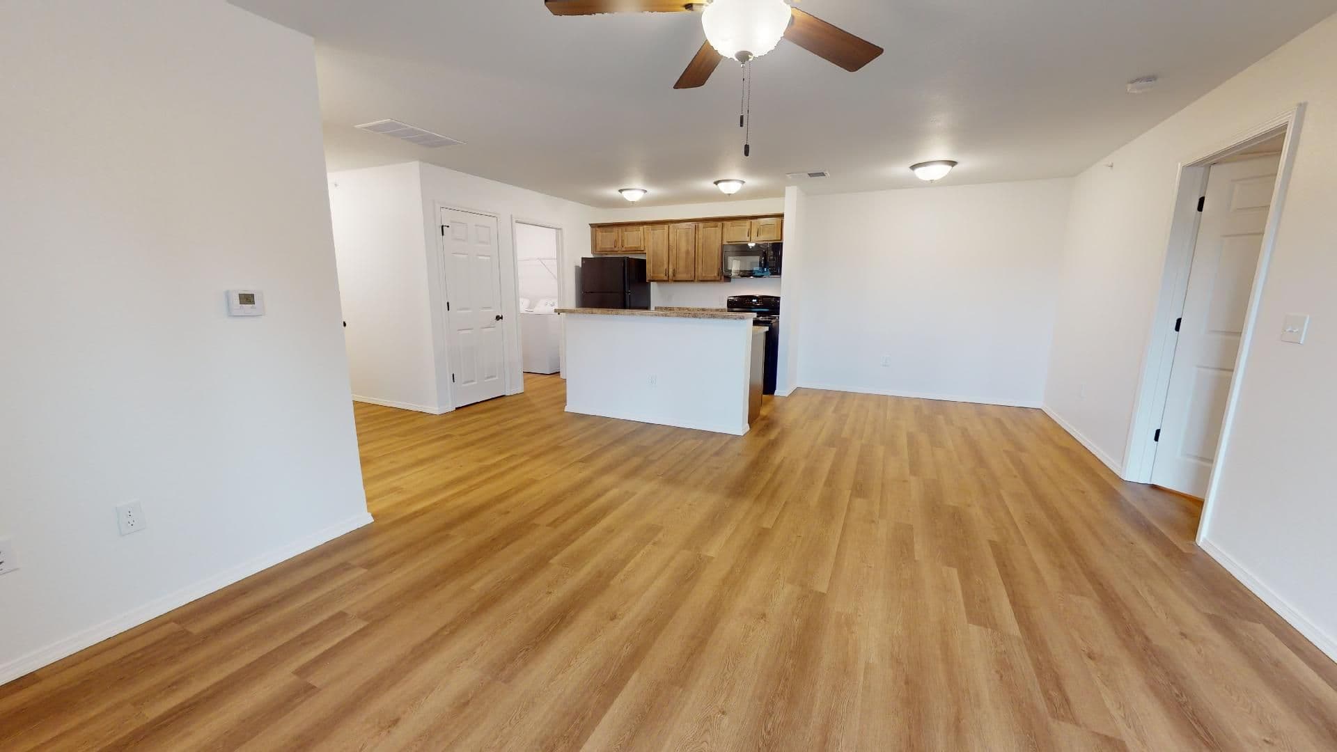 Lebanon Apartment: Laclede Ave