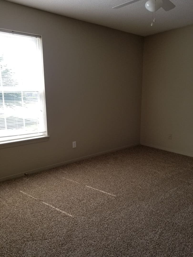 Nixa Apartment: 1016 N Pheasant Run
