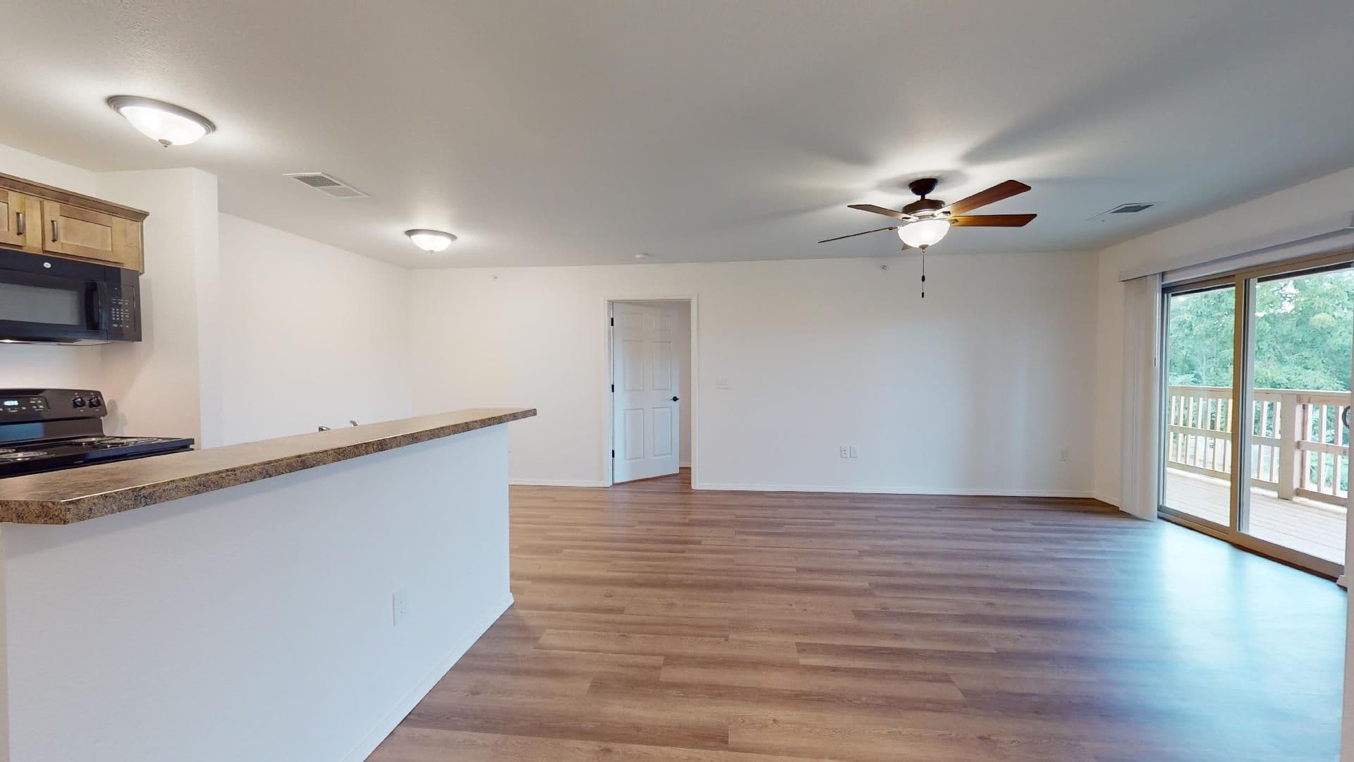 Lebanon Apartment: Laclede Ave