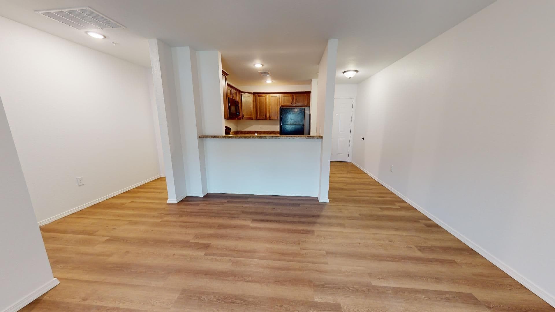 Lebanon Apartment: Laclede Ave
