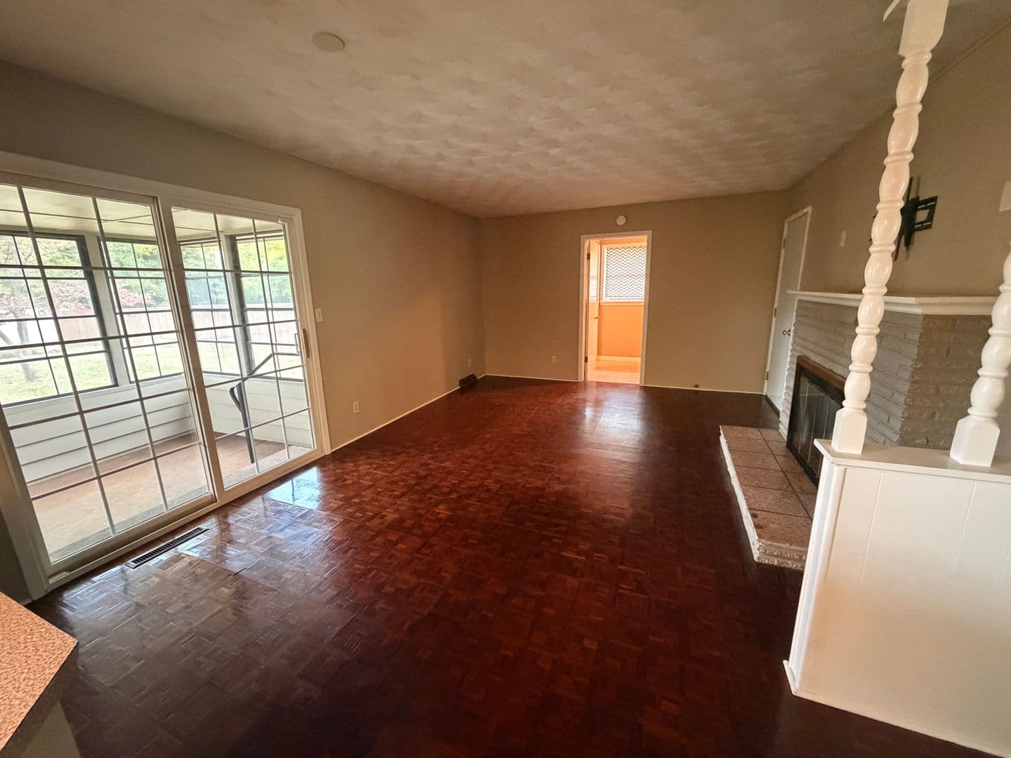 Springfield House: 2053 S. Kimbrough Ave
