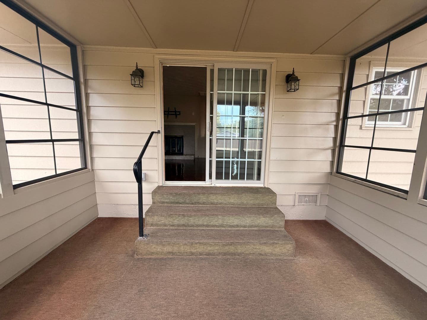Springfield House: 2053 S. Kimbrough Ave