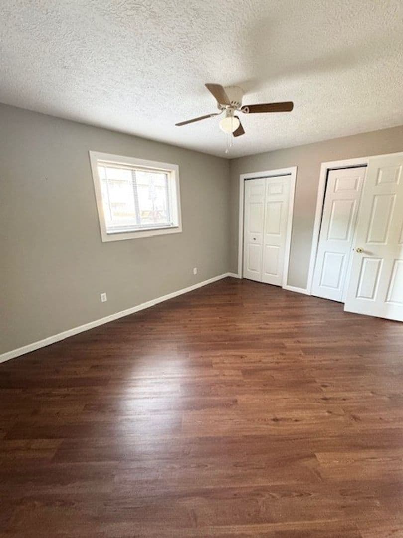 Lebanon Apartment: Laclede Ave