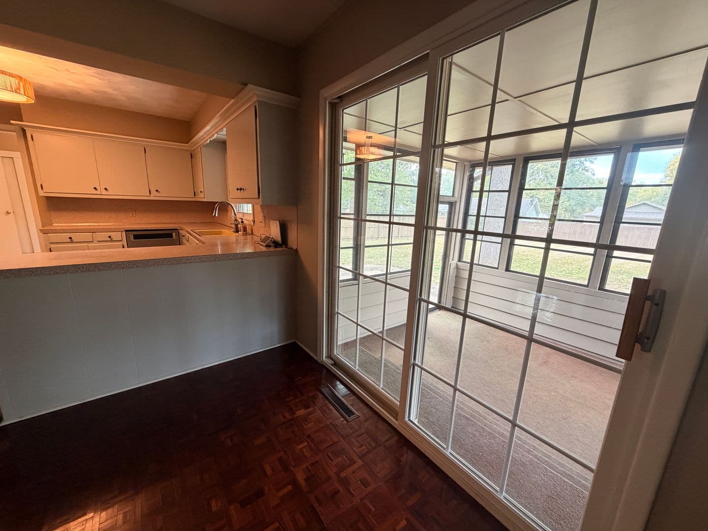 Springfield House: 2053 S. Kimbrough Ave