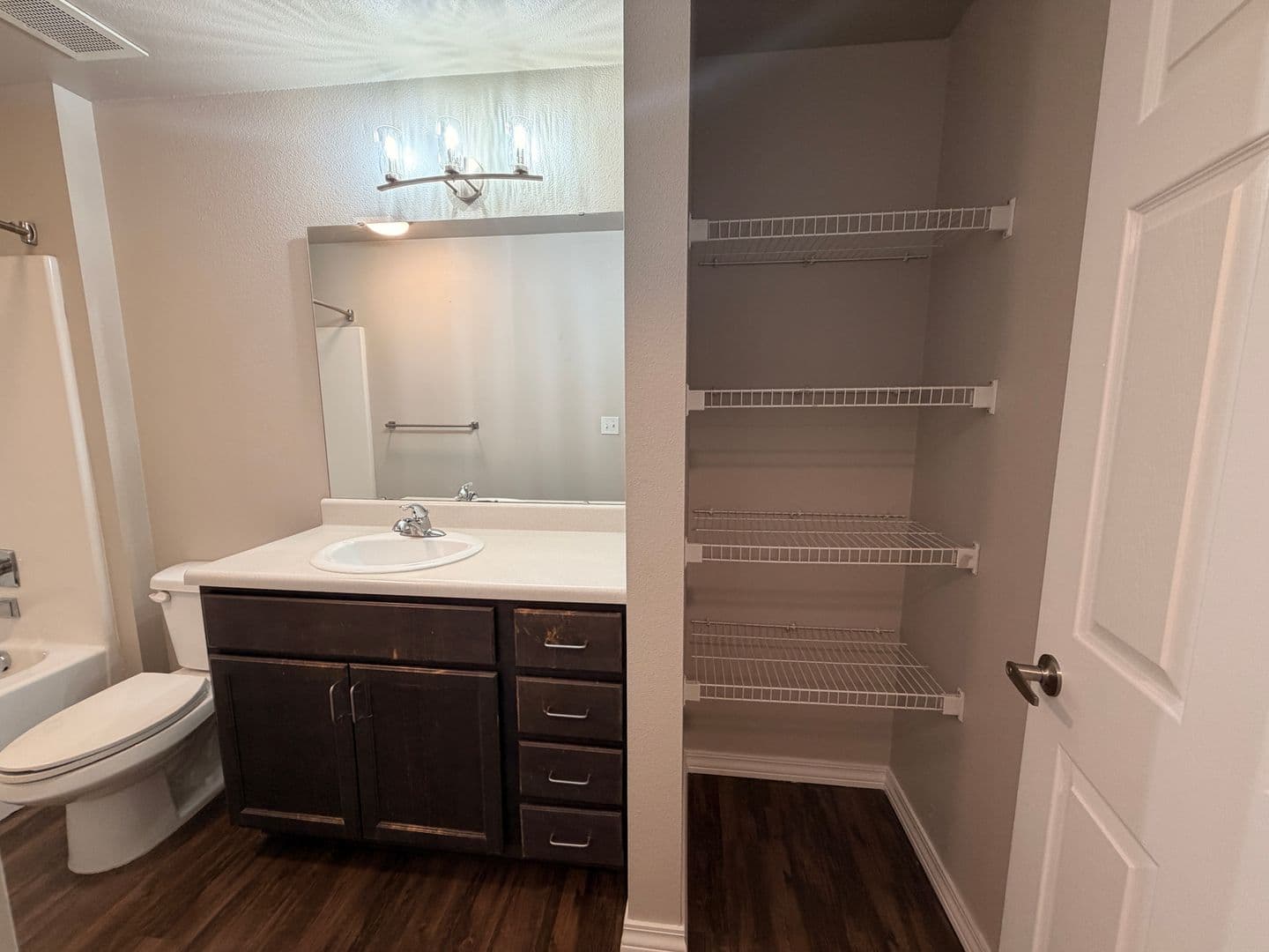 Springfield Apartment: 2013 E. Cherry St.