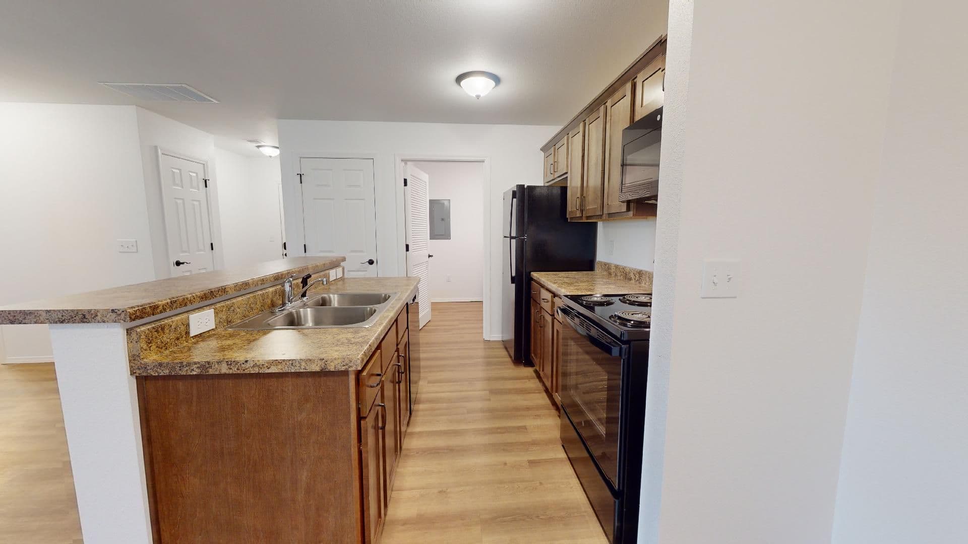 Lebanon Apartment: Laclede Ave