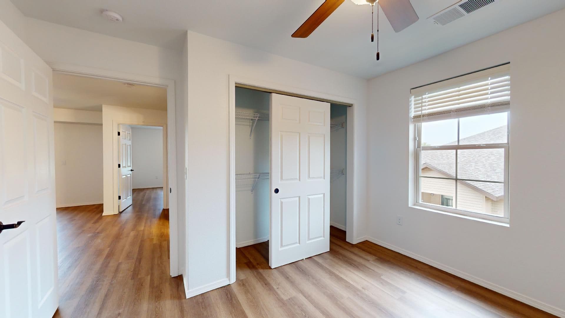 Lebanon Apartment: Laclede Ave