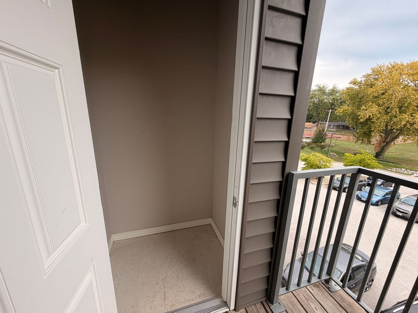 Springfield Apartment: 2013 E. Cherry St.