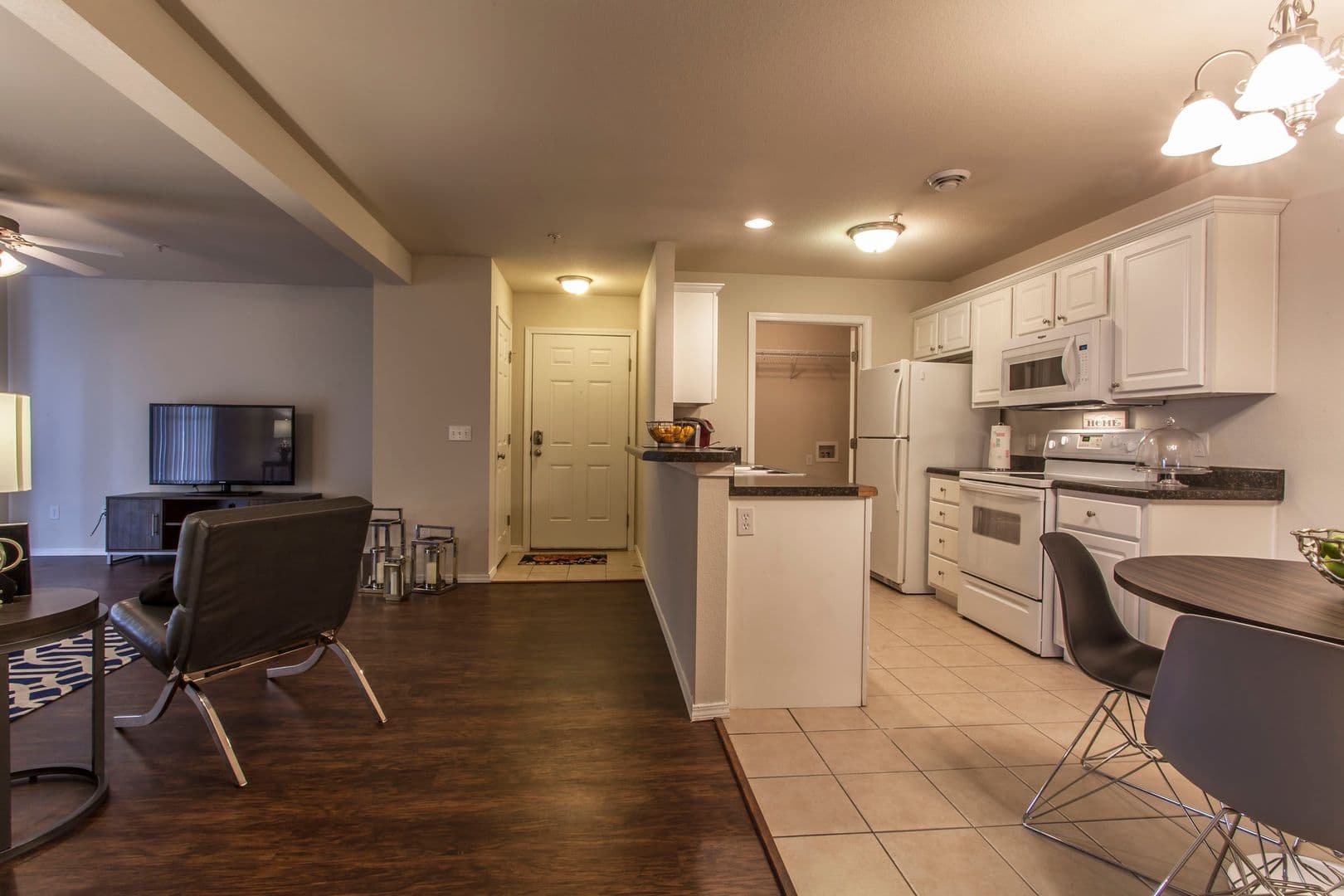 Springfield Apartment: 923 W. Battlefield