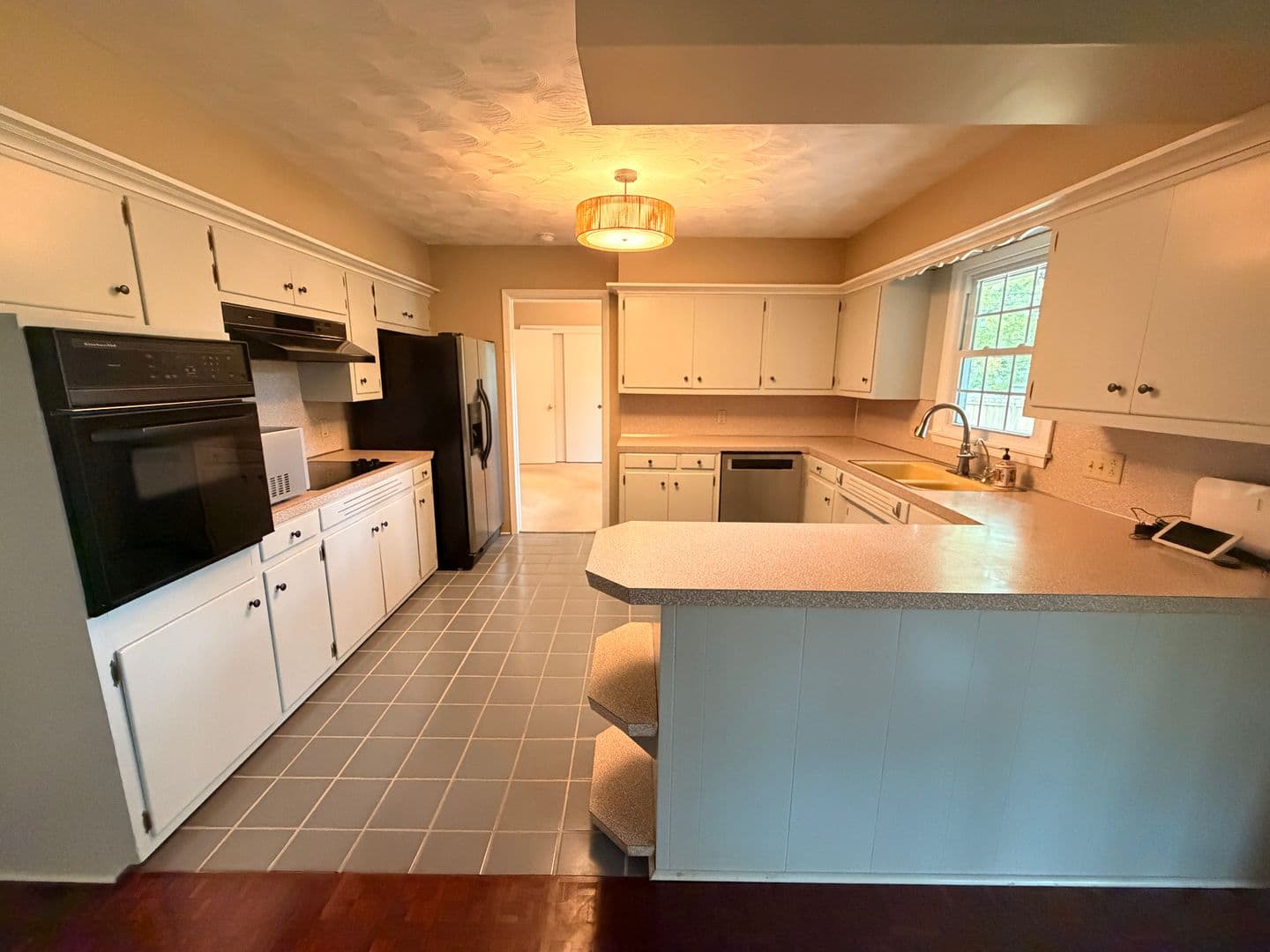 Springfield House: 2053 S. Kimbrough Ave