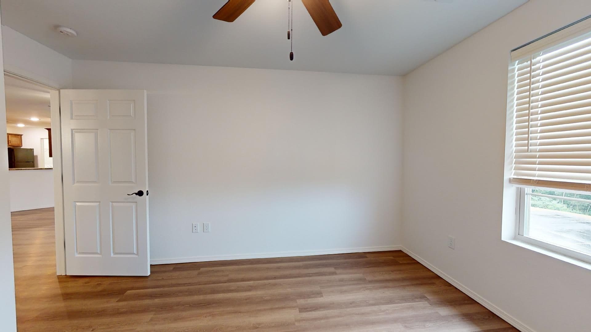 Lebanon Apartment: Laclede Ave