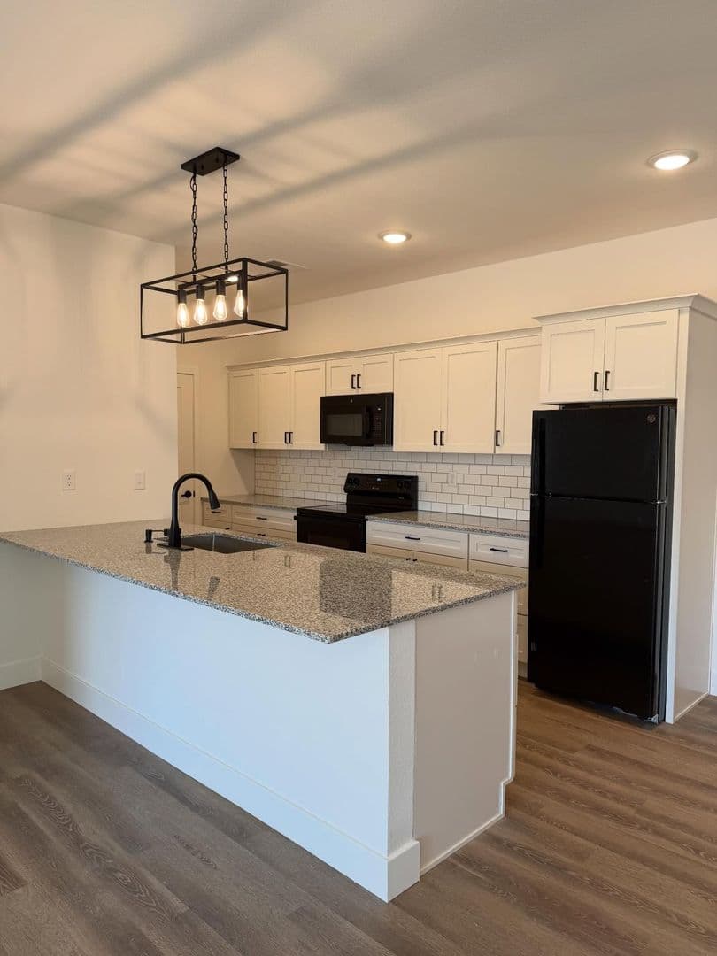 Nixa Apartment: 1130 W Northview Road