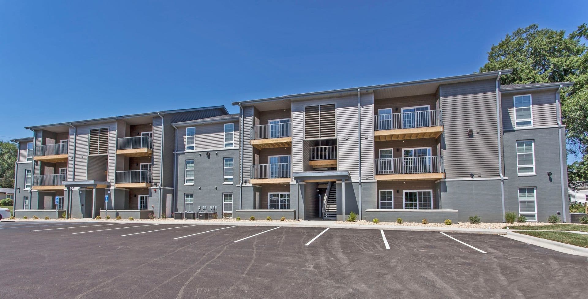 Springfield Apartment: 2013 E. Cherry St.