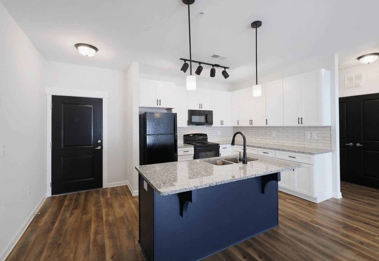 Jamestown Apartment: 4750 Piedmont Parkway